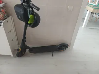 Patinete Eléctrico Negro con Accesorios