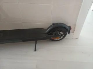 Patinete Eléctrico Negro con Accesorios