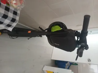 Patinete Eléctrico Negro con Accesorios