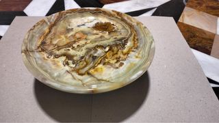 Frutero de mármol verde y marrón