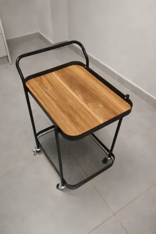 Mesa camarera con ruedas