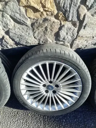 Llantas Ford 8x18 /245/40 R18 97W
