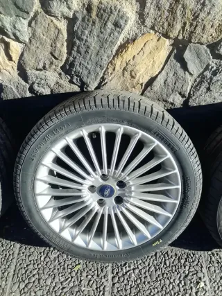 Llantas Ford 8x18 /245/40 R18 97W