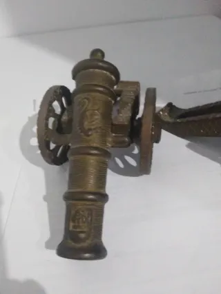 2 cañones antiguos de bronce