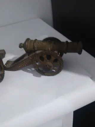 2 cañones antiguos de bronce