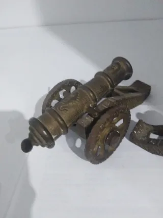 2 cañones antiguos de bronce
