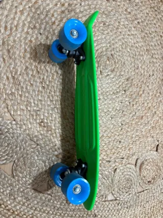 Monopatín infantil verde