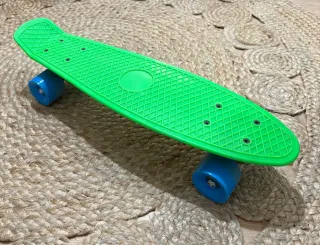 Monopatín infantil verde