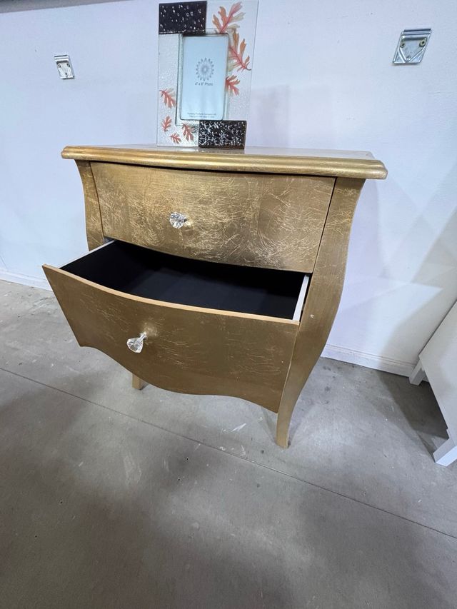 Cómoda Lacada Dorado