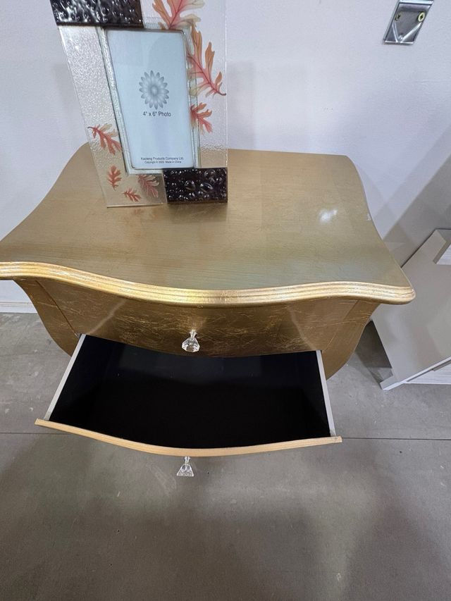 Cómoda Lacada Dorado