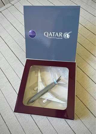 Maqueta Avión Boeing 787-8 Qatar Airways 1:500