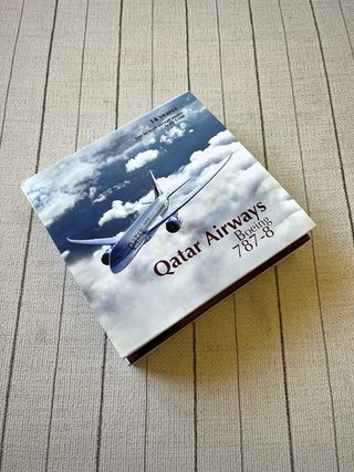 Maqueta Avión Boeing 787-8 Qatar Airways 1:500
