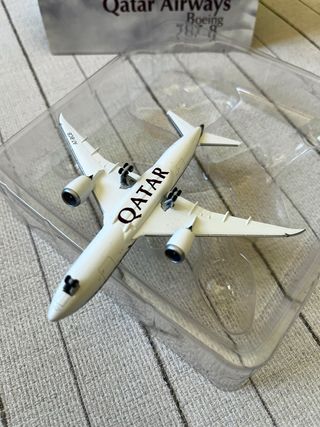 Maqueta Avión Boeing 787-8 Qatar Airways 1:500