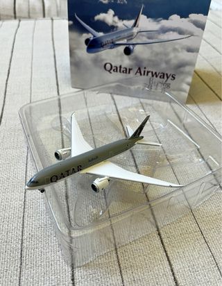 Maqueta Avión Boeing 787-8 Qatar Airways 1:500