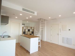 Ático en alquiler en Pueblo Nuevo en Madrid