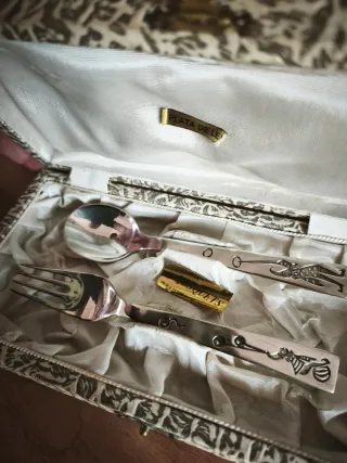 Cubiertos de plata con estuche