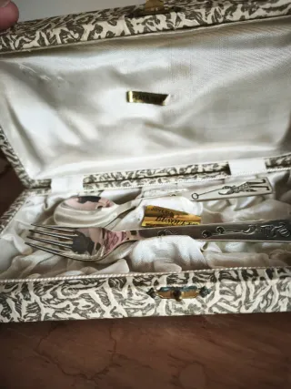 Cubiertos de plata con estuche