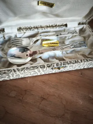 Cubiertos de plata con estuche