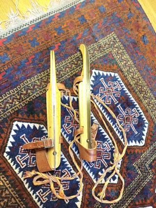 Patines de madera vintage con cordones