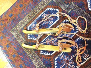 Patines de madera vintage con cordones