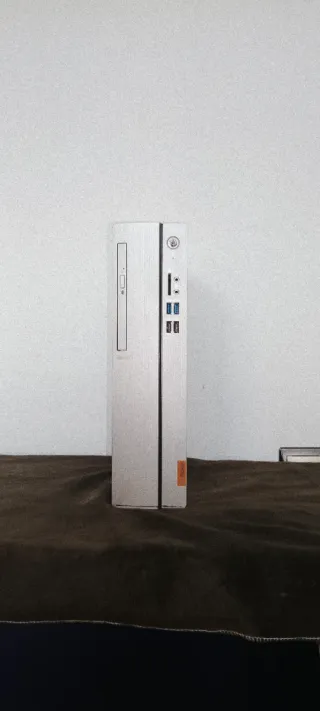 Torre PC Lenovo Plata"negociable"