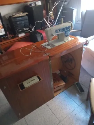 Máquina de coser Singer con motor