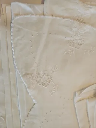 Sábanas antiguas bordadas de algodón