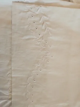 Sábanas antiguas bordadas de algodón