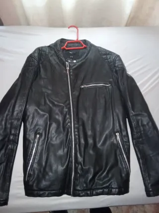 Chaqueta de cuero negra