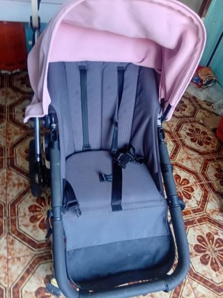Carrito de bebé rosa marca Bugaboo  cameleon 3