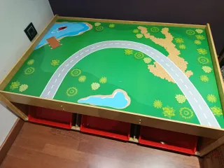 Mesa de juegos infantil