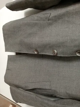 Chaqueta abrigo hombre gris bolsillos botones