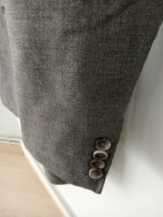 Chaqueta abrigo hombre gris bolsillos botones
