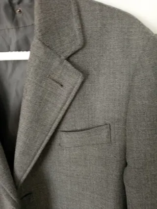 Chaqueta abrigo hombre gris bolsillos botones