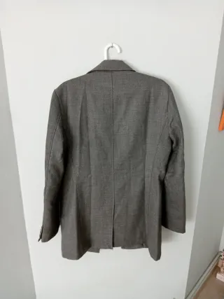 Chaqueta abrigo hombre gris bolsillos botones
