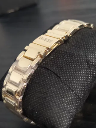 Reloj Guess Dorado y Blanco
