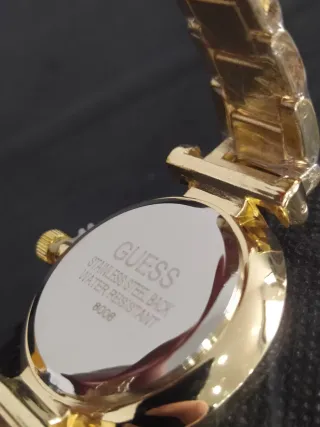 Reloj Guess Dorado y Blanco