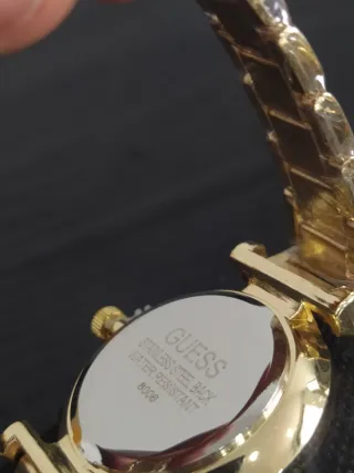 Reloj Guess Dorado y Blanco