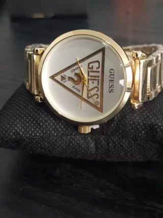 Reloj Guess Dorado y Blanco