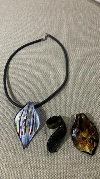 Collana con ciondolo in vetro