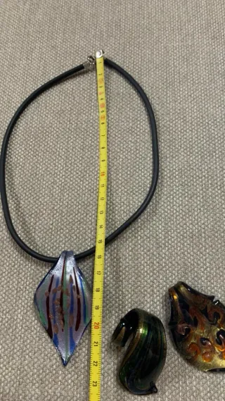 Collana con ciondolo in vetro