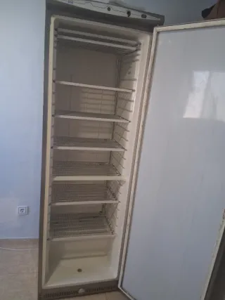 Congelador Vertical 1.80m x 0.60m x 0.60m