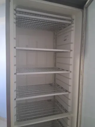 Congelador Vertical 1.80m x 0.60m x 0.60m