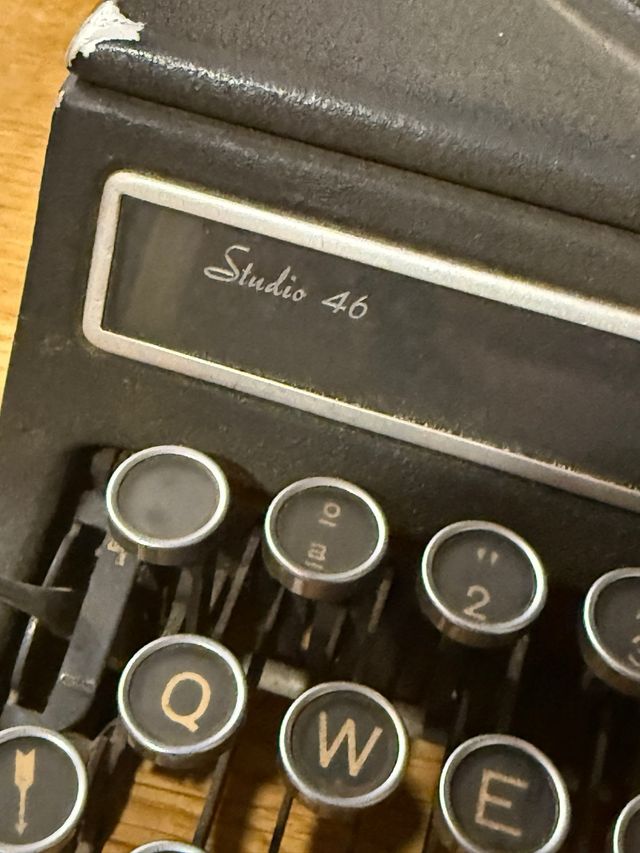 Máquina de escribir Hispano Olivetti Studio 46