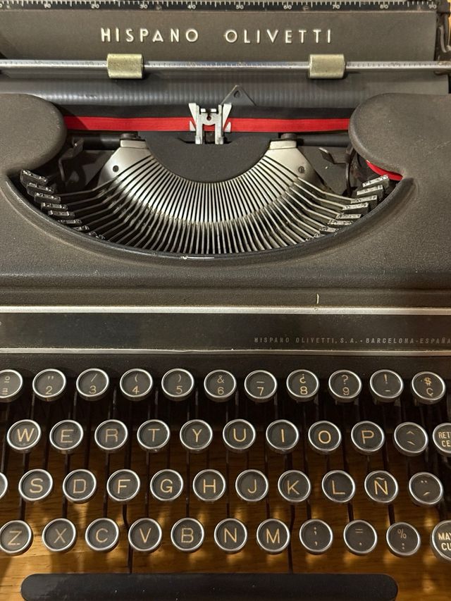 Máquina de escribir Hispano Olivetti Studio 46