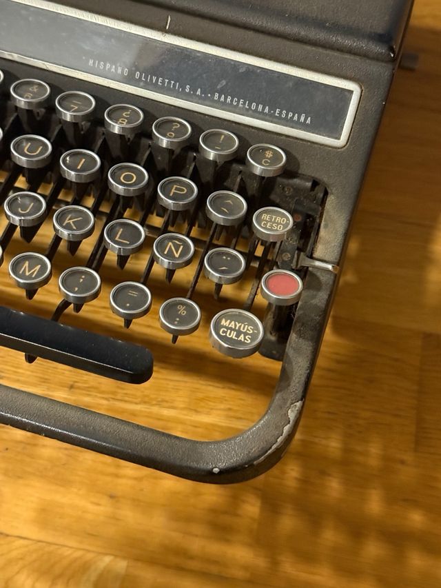 Máquina de escribir Hispano Olivetti Studio 46