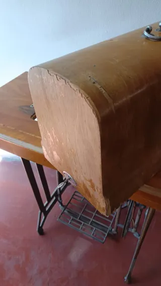 Mueble Máquina de Coser Refrey