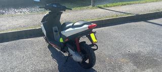 Piaggio NRG Power Scooter Blanco/Amarillo
