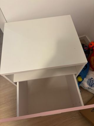 Mueble infantil rosa y blanco