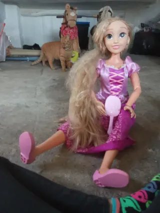 Muñeca Rapunzel Gigante con Peine